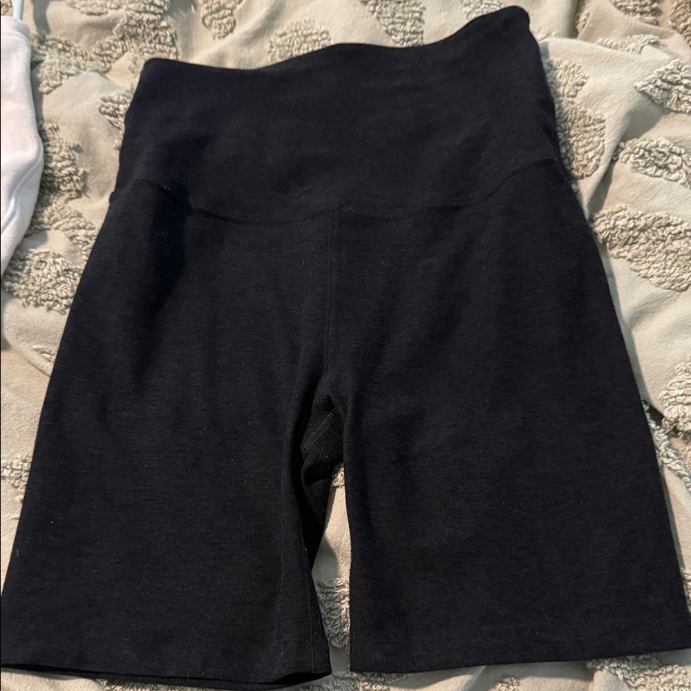 Beyond Yoga Women’s Black High-Waist Biker Shorts - Picture 2 of 4
